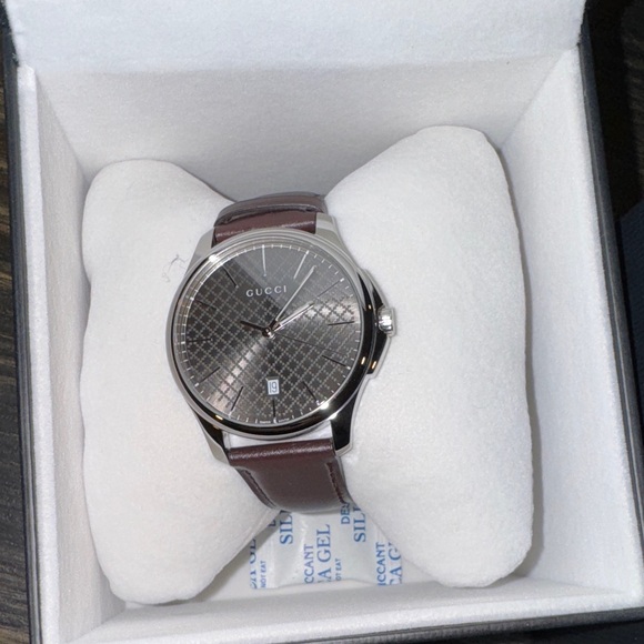 Gucci Other - Gucci G-Timeless analog quartz Calfskin Leather strap men watch